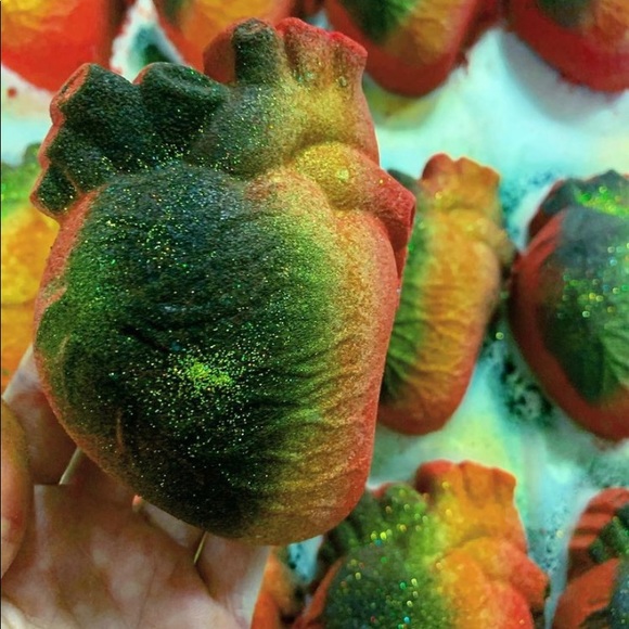 Bloody valentine bath bomb - Picture 4 of 4